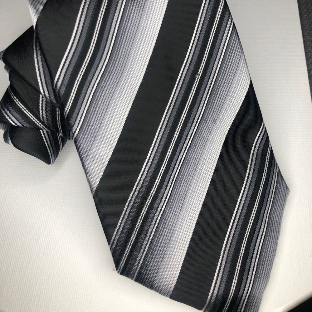 Tie - Picture 4 of 4